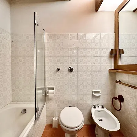 Beautiful 3 Bedroom New Flat In Apartment *